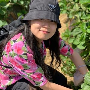 Meet your Posher, Camille